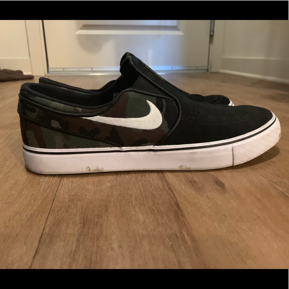 Men’s Nike janoski slip on. Size 9